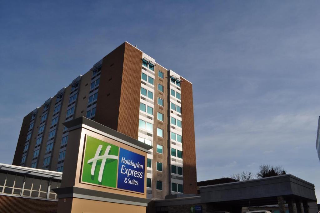 Holiday Inn Express Pittsburgh West - Greentree an IHG Hotel Main image 1